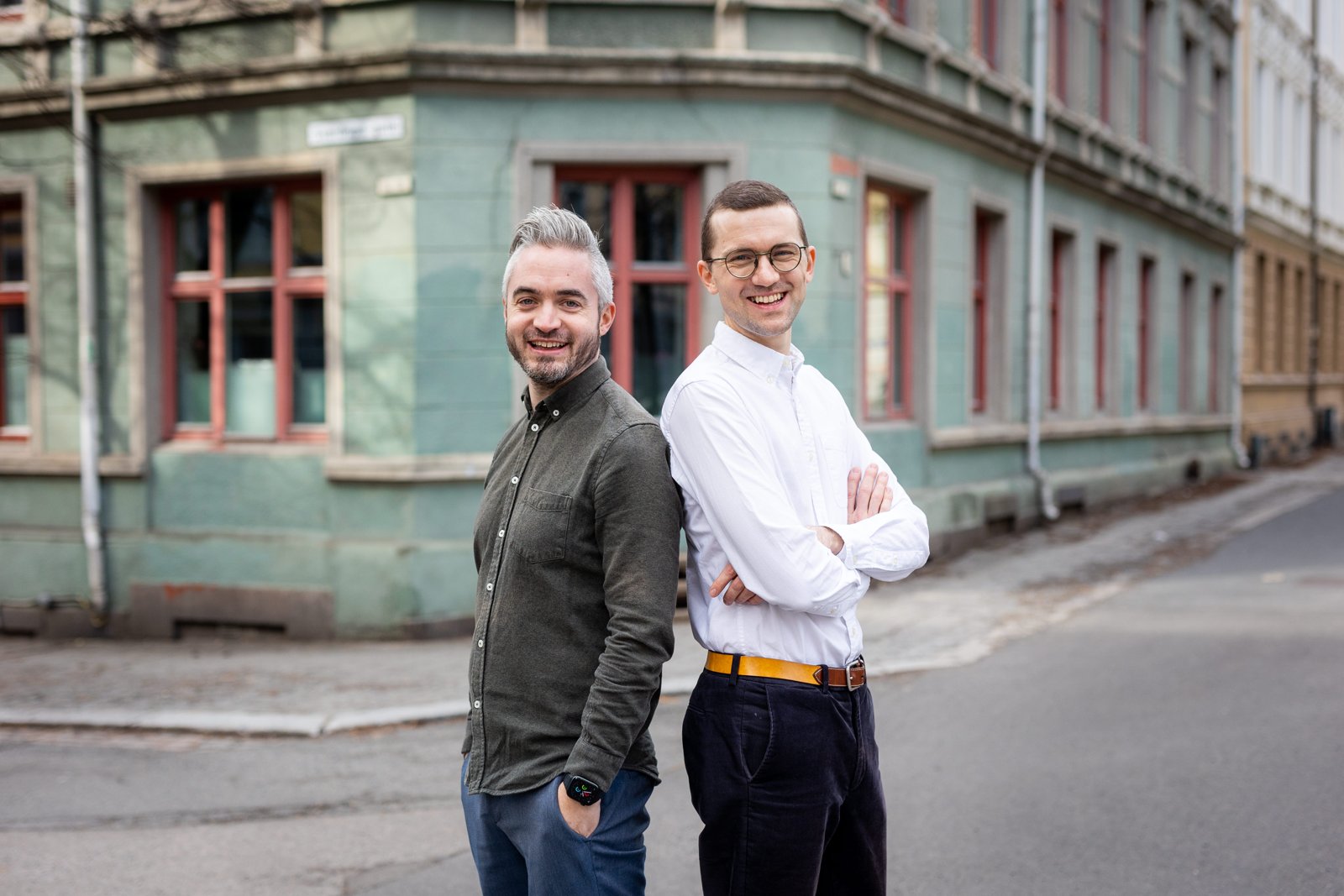 Martin og Tommy utendørs