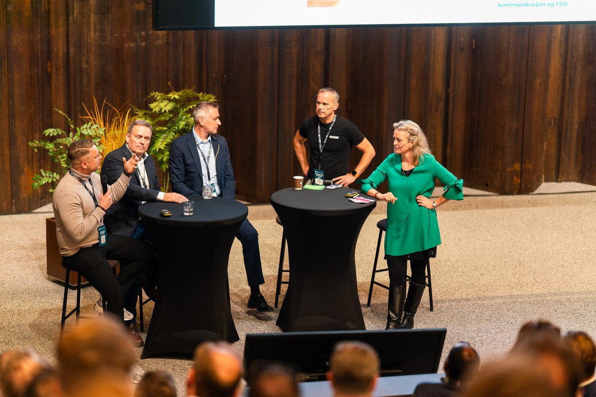 Panelet i Nabolag-as-a-Service, ledet av Benedicte Økland i grønt